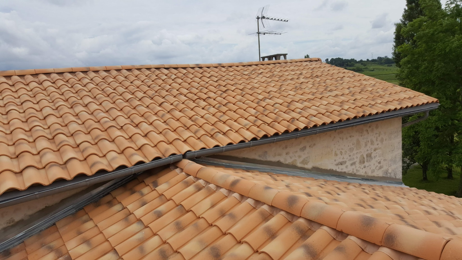 Toiture en tuiles mécaniques sur la commune de Villegouge