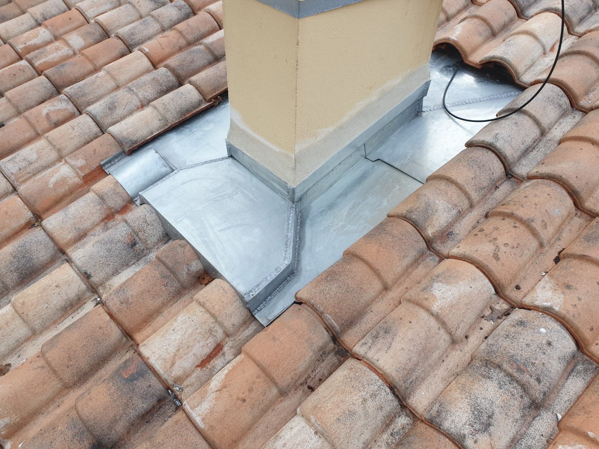 Entourage de cheminée en Zinc à Bordeaux