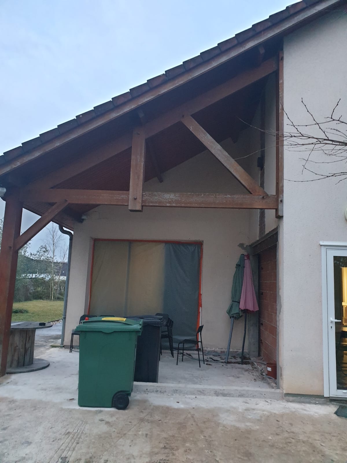 Façade enduite avant bardage à Andernos