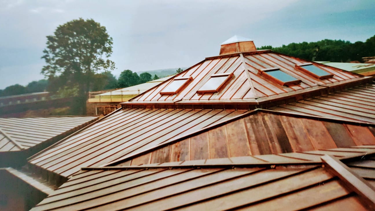Couverture en joint debout en cuivre à Tournai en Belgique