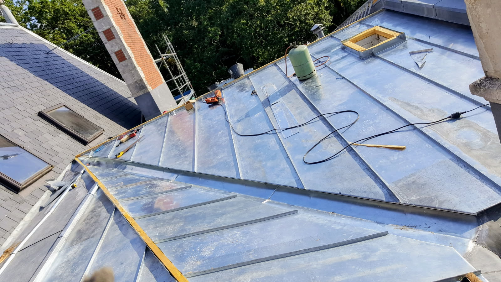 Couverture en zinc à joint debout après travaux sur St Médard en Seignanx